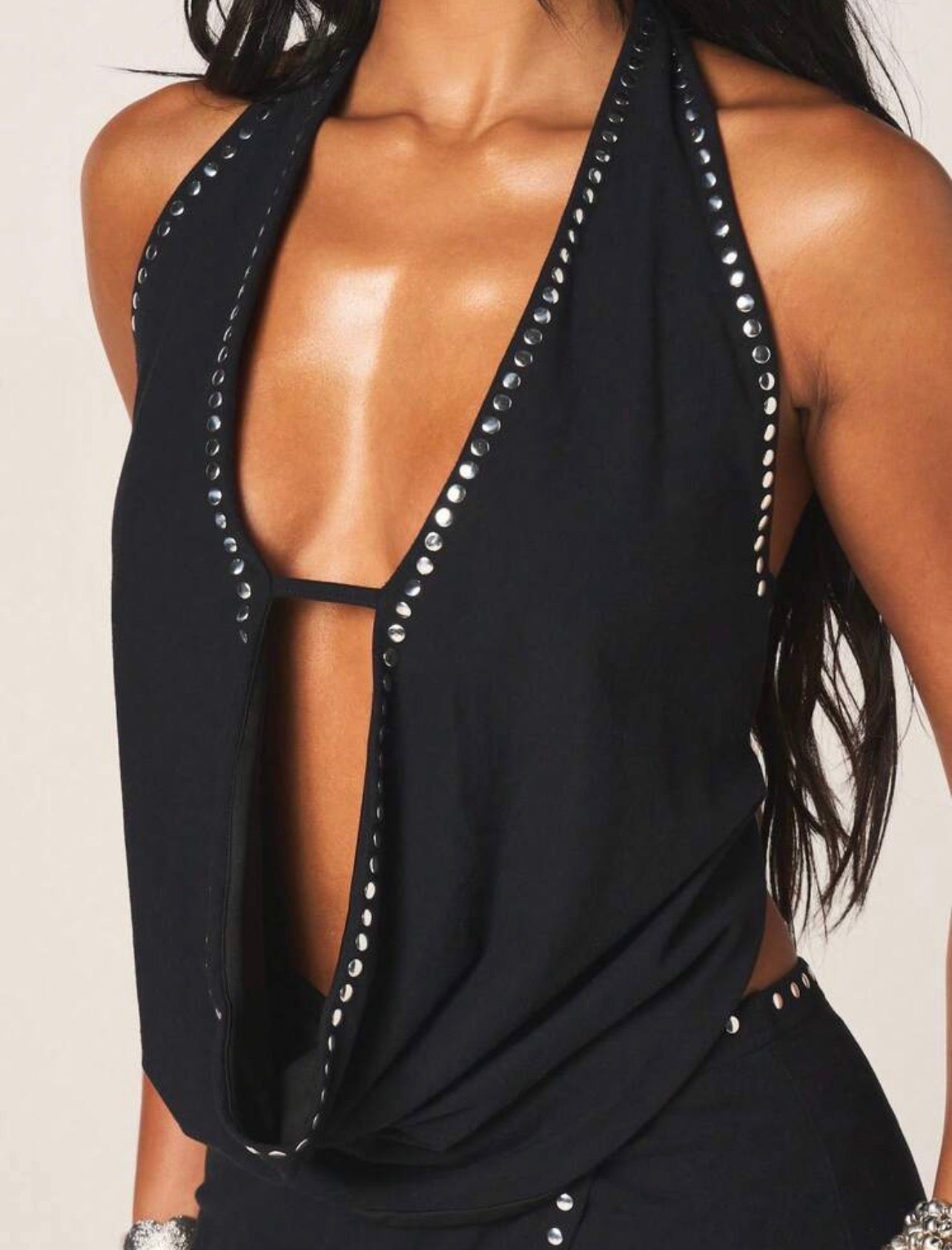 Top con tachas